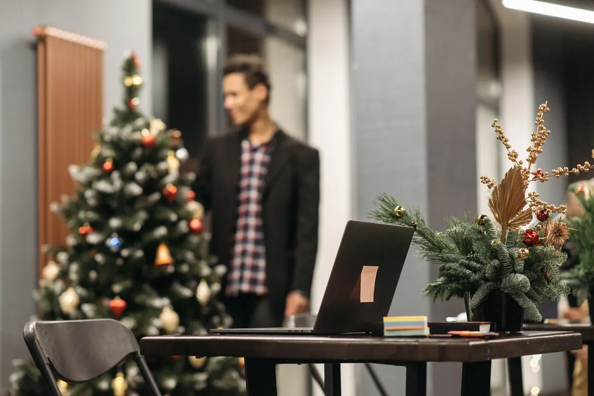 Christmas Office Closure Memo: Template and Writing Tips